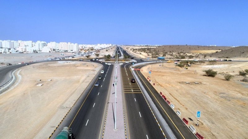 تزامنًا مع العيد الوطني: مشروع ازدواجية شارع الخوض – مسقط السريع جاهز