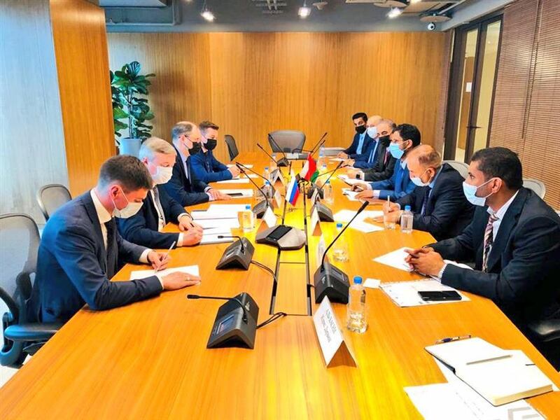 بحث التعاون التجاري مع روسيا