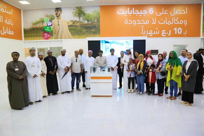 إعلاميون عرب وخليجيون يختبرون سرعات الجيل الخامس من عمانتل