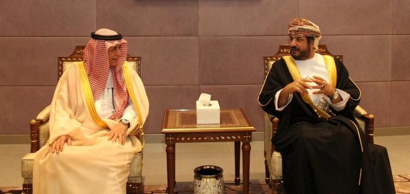 مسؤول سعودي يصل السلطنة