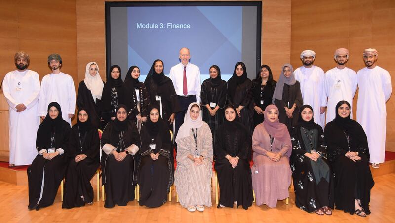 بنك مسقط يواصل تقديم برنامج تدريب الخريجين لتنمية الموارد البشرية وتطويرها