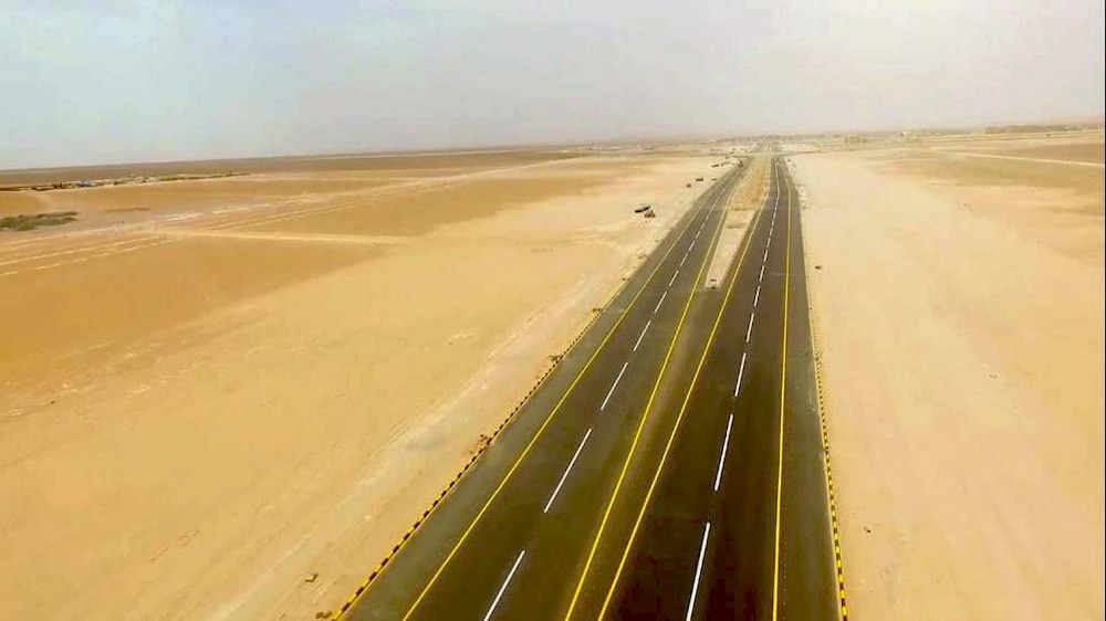 وزير النقل: طريق الربع الخالي سيفتح آفاقا لوجستية واسعة