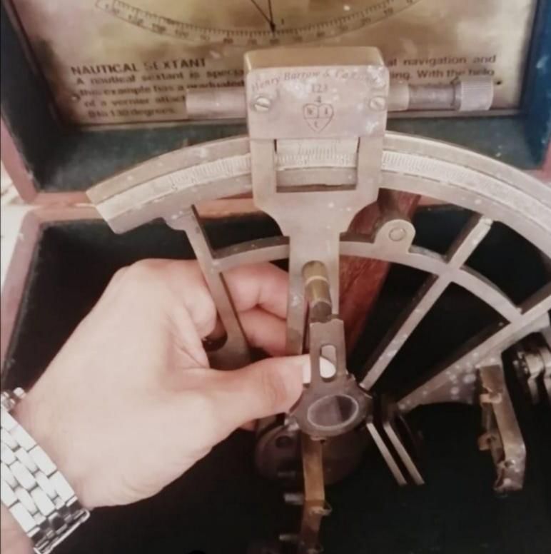 مقتنياته تُدهشك بندرتها: مواطن عُماني يحوّل منزلًا قديمًا إلى مُتحف ينتظر زيارتك