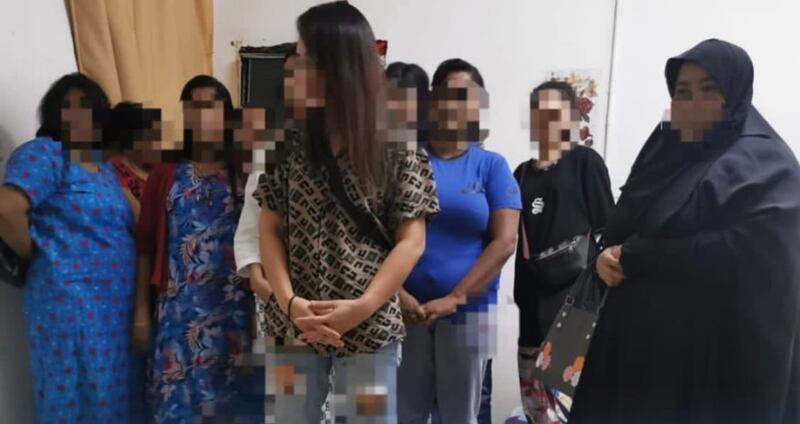 حملة تفتيشية تضبط ممارسين لأعمال منافية للأخلاق