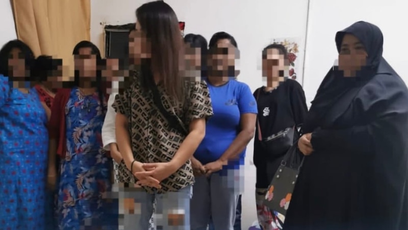 حملة تفتيشية تضبط ممارسين لأعمال منافية للأخلاق