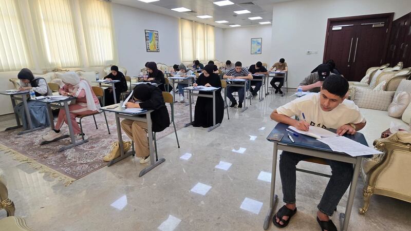 طلبة قطاع غزة يؤدون امتحانات الثانوية العامة في سفارة فلسطين بمسقط