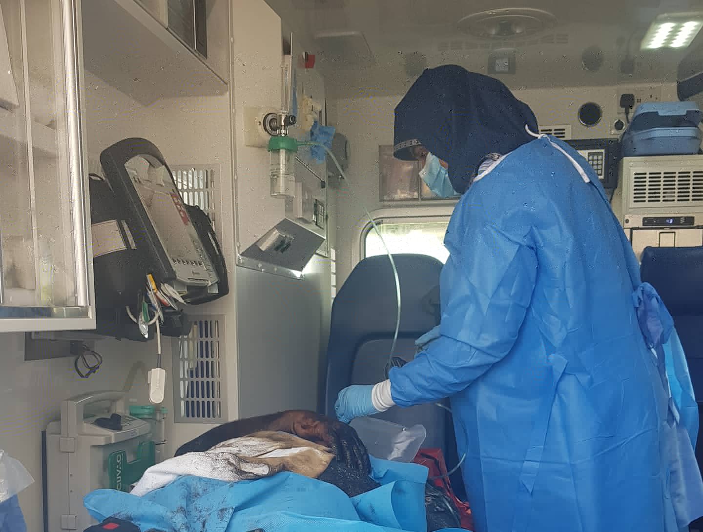 سقوط شخصين من مبنى في المعبيلة