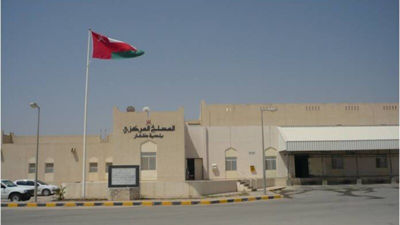 بعد إتلاف كميات غير صالحة منها: بلدية ظفار تؤكد على “صحة اللحوم”