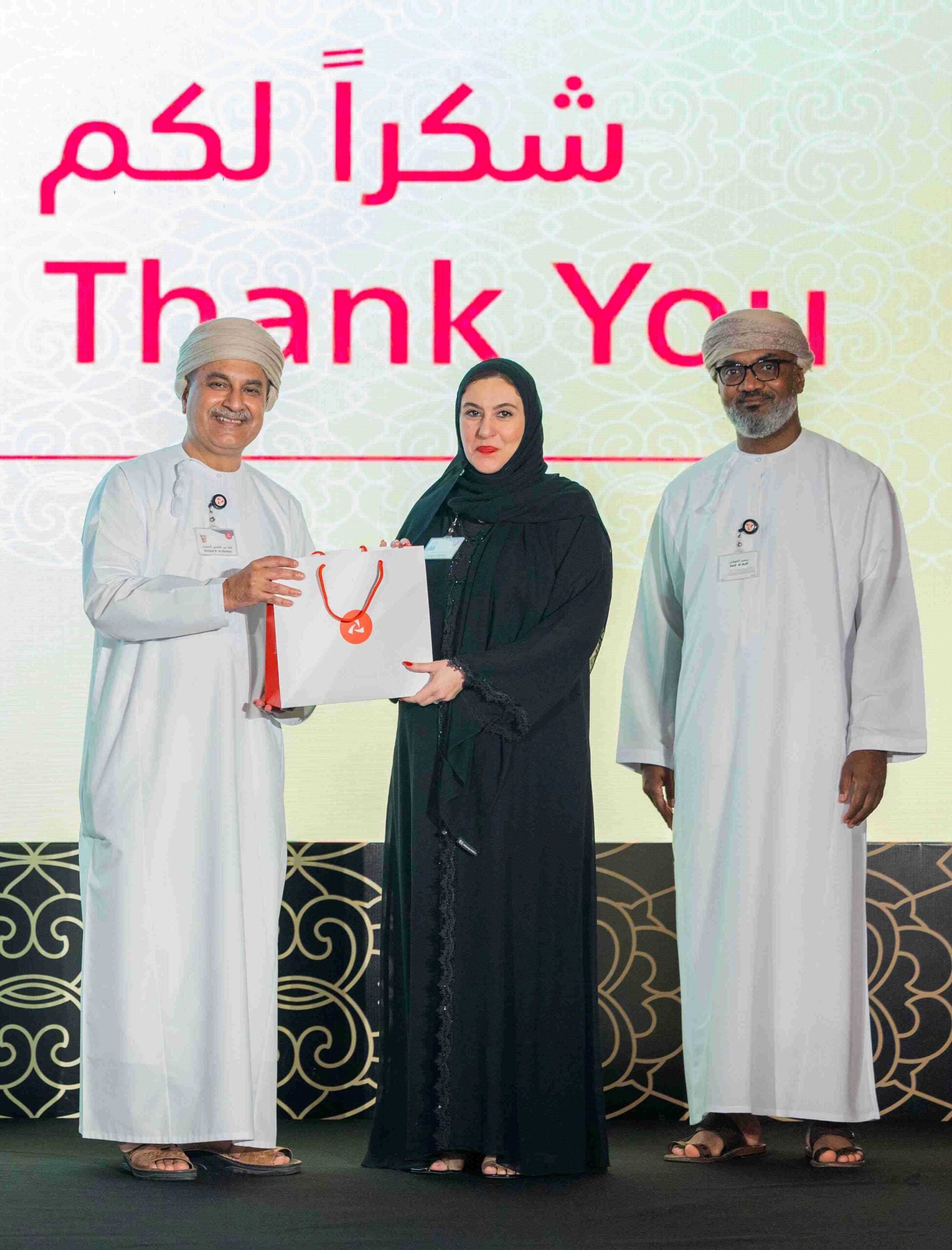 بلغ عددهم 129 موظفًا وموظفة: بنك مسقط يحتفي بنجاحات وإنجازات الموارد البشرية من ذوي الخدمة الطويلة