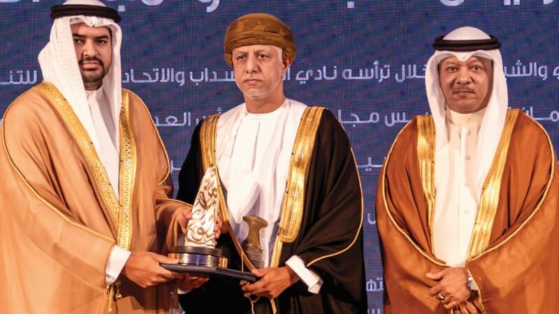 ممثلا عن سلطنة عُمان: تكريم خالد الزبير بجائزة الشيخ عيسى بن علي آل خليفة للعمل التطوعي