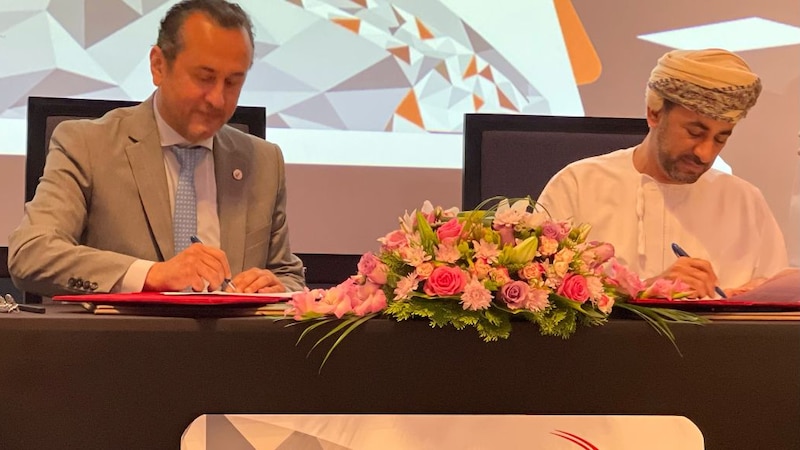 المها لتسويق المنتجات النفطية توقع اتفاقية شراكة مع الرؤية للتأمين