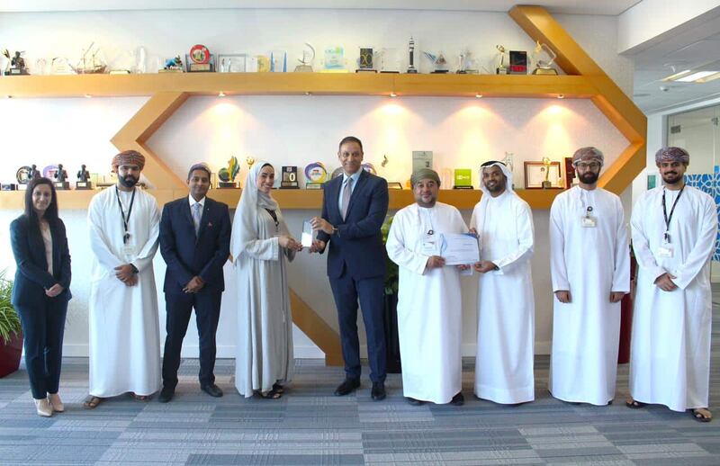 تتويج بنك مسقط بجائزتين لتميزه في مجال تحويل الأموال من بنك جي.بي مورجان