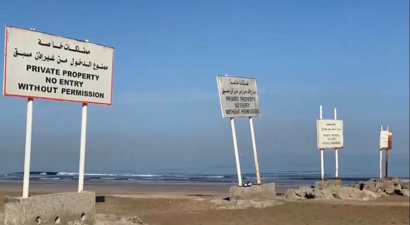 بتدخل من جهاز الرقابة: إزالة حيازة على شاطئ في مسقط