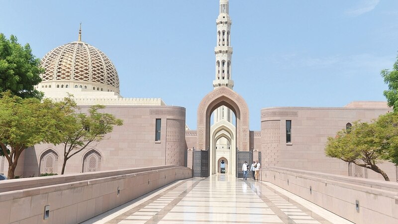 مُلخَّص بـ4 لغات لخطبة الجمعة “قل سيروا في الأرض”