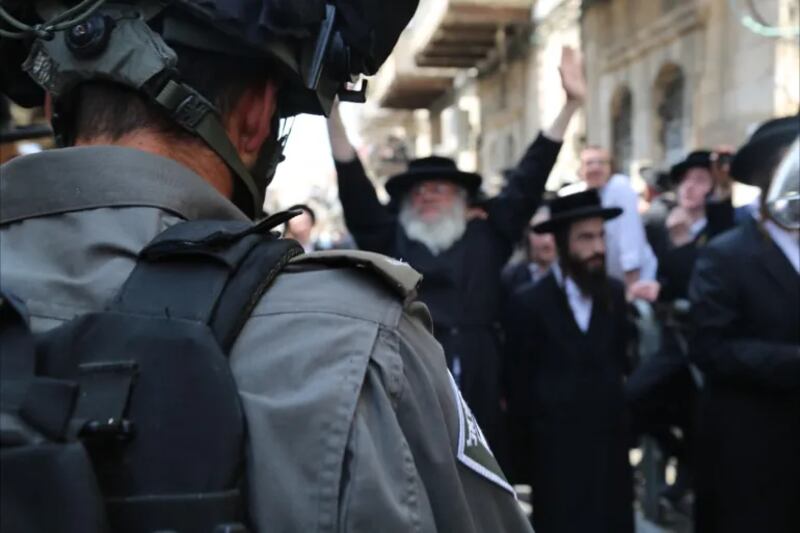 77 عامًا من الخلاف: ما قصة الصراع بين يهود الحريديم وحكومة الاحتلال؟
