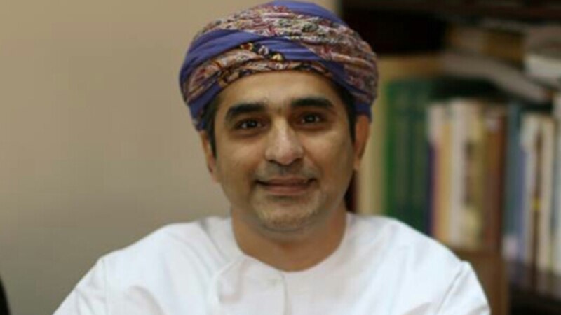 بين الخبرة، والمؤهَّل