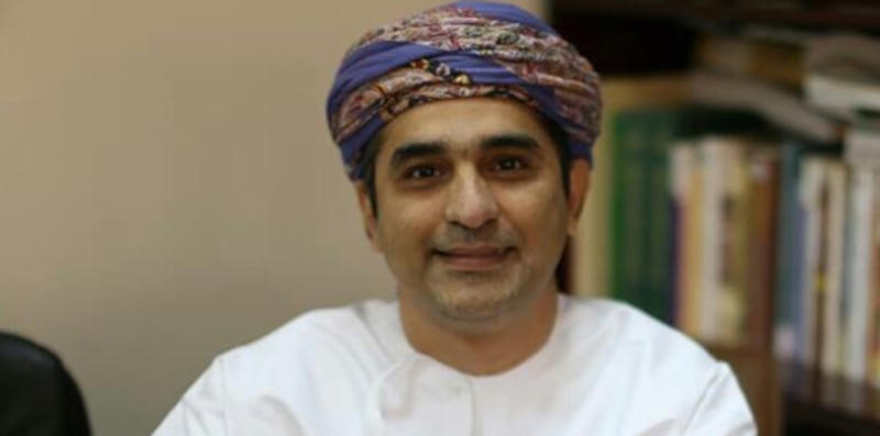 بين الخبرة، والمؤهَّل