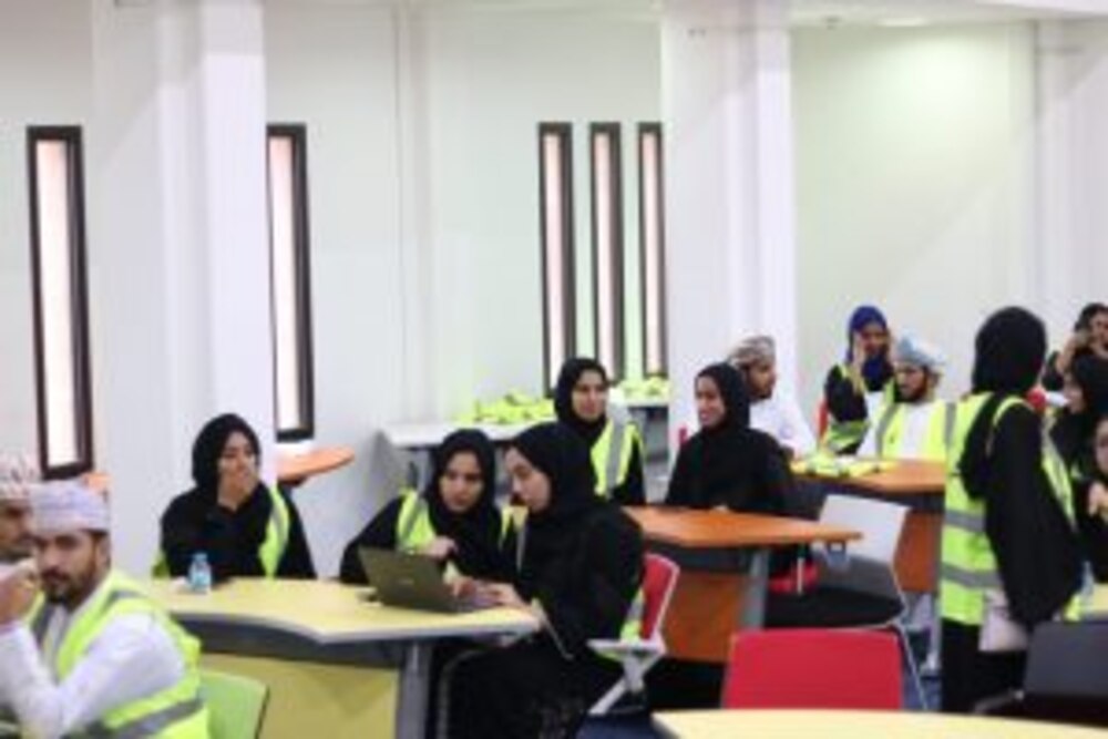 أكدن بأنه الأول من نوعه في السلطنة: ثلاث عمانيات يبتكرن محلولًا للزراعة المائية