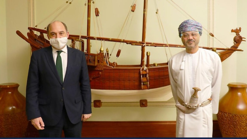 السيد بدر يستقبل بين والس