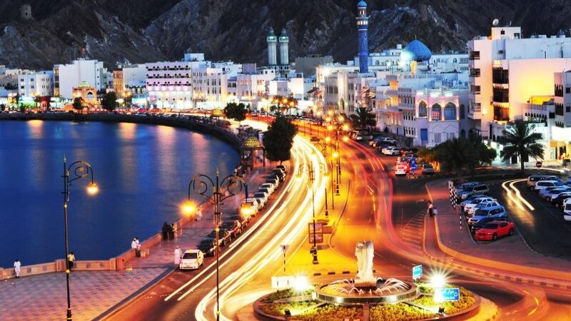 بالفيديو: “هذي عمان” ..محاورة شعرية للصقلاوي والربيعي تتغنّى بحبِّ عُمان وقائدها