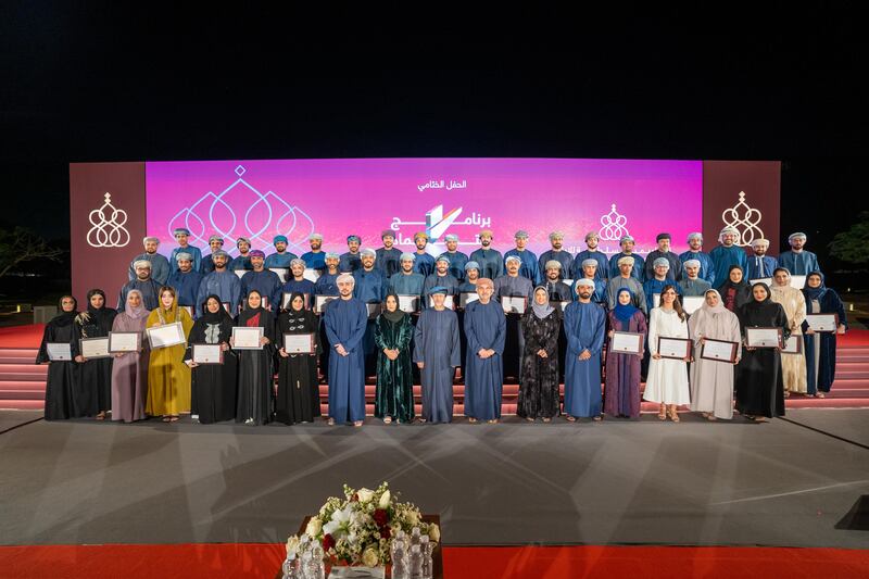 الأكاديمية السلطانية للإدارة تواصل تمكين وإعداد القيادات الوطنية بتخريج دفعة جديدة من “اعتماد”