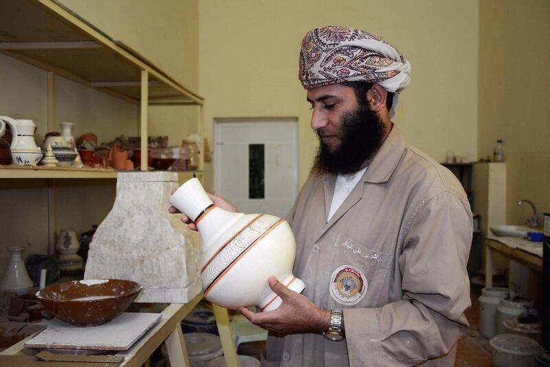 يُصنع من 4 أنواع: تعرّف على صناعة الفخار ببهلا