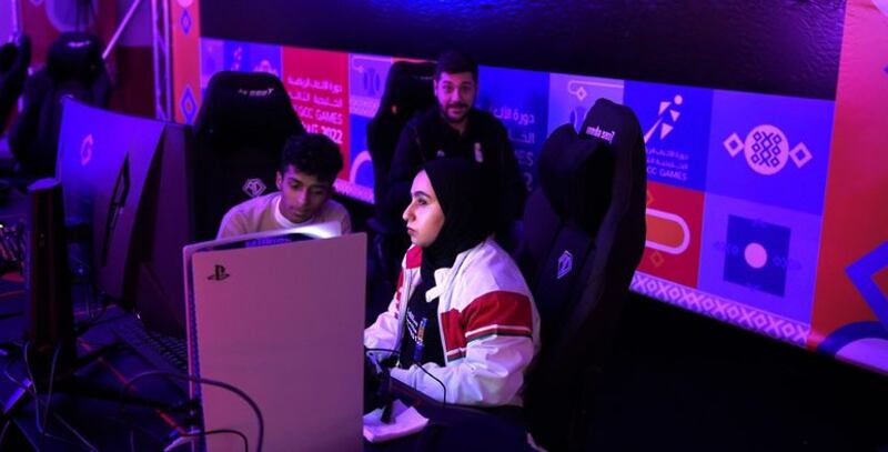 عمانية تتوج بميدالية في مسابقة خليجية للألعاب الإلكترونية
