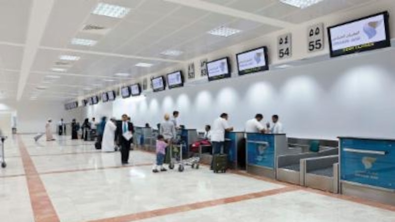 خلال شهرين.. أكثر من مليوني مسافر عبر مطاريّ مسقط وصلالة