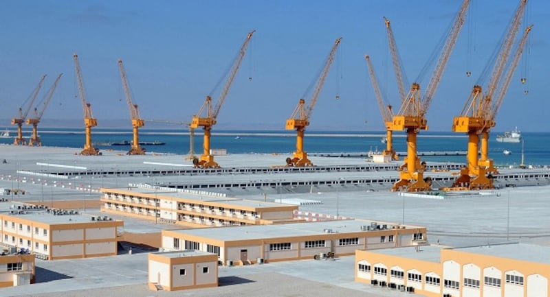 لأول مرة منذ تشغيله .. الحوض الجاف يستقبل أكبر السفن العملاقة