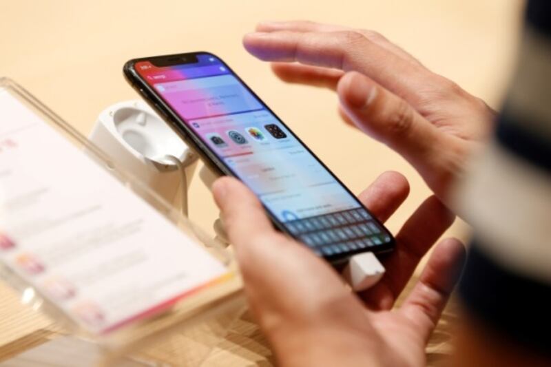 94 % من أفراد الأسرة في سلطنة عمان يمتلكون هاتفًا نقالًا