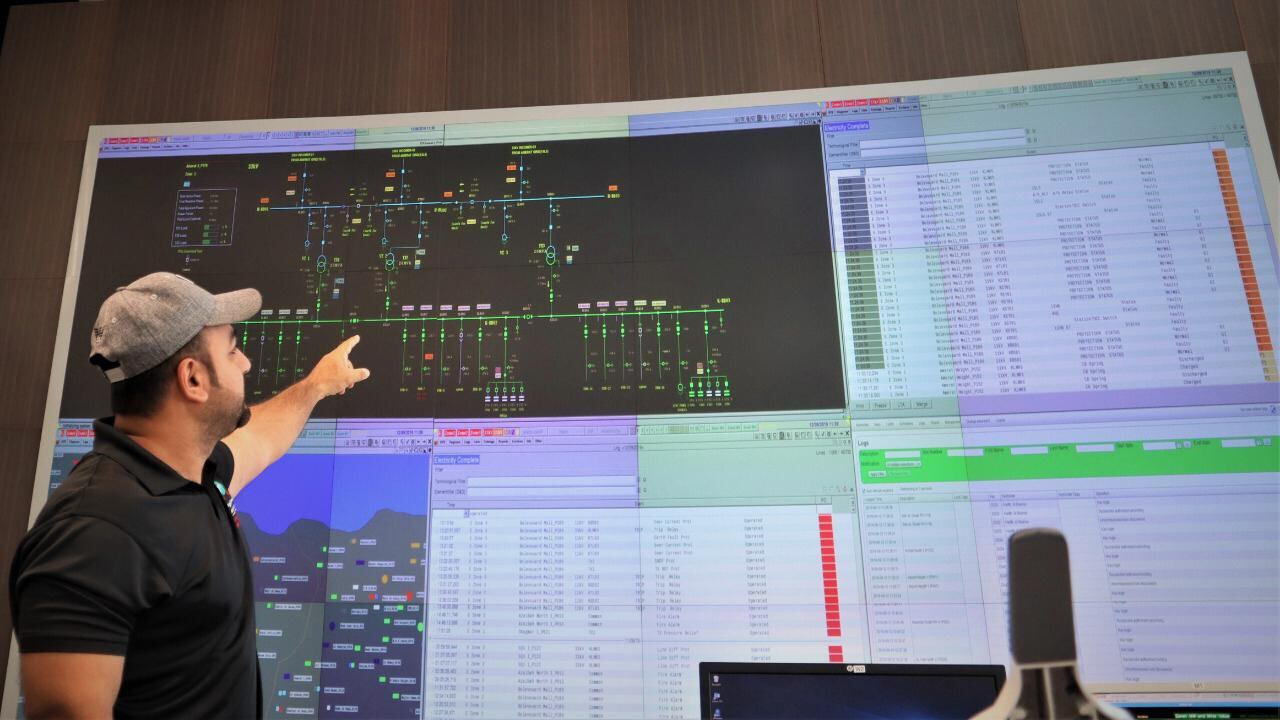 مسقط لتوزيع الكهرباء تتحكم بشبكتها الكهربائية عن بعد