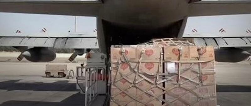 مساعدات عمانية لغزة تصل مطار العريش الدولي