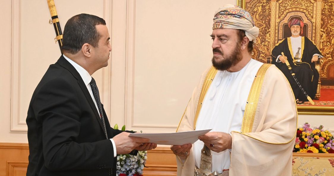 جلالة السلطان يتلقى رسالة خطية من الرئيس الجزائري