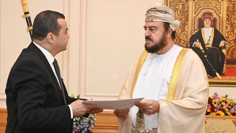 جلالة السلطان يتلقى رسالة خطية من الرئيس الجزائري