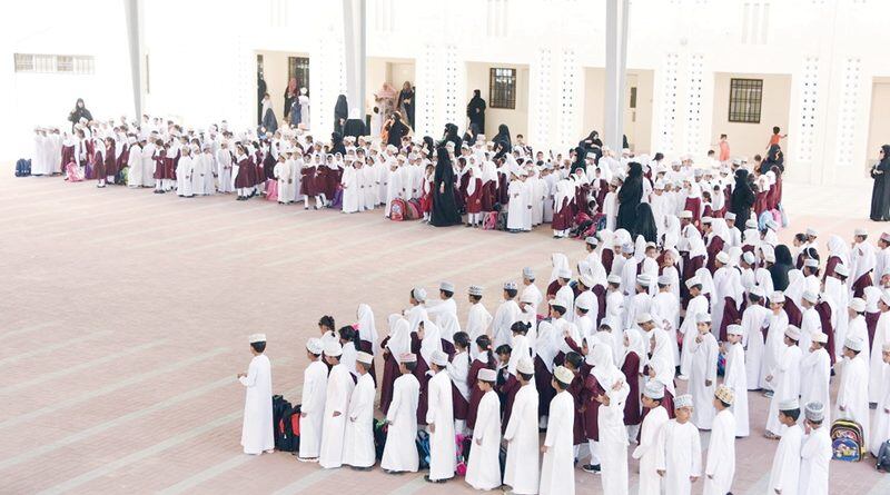 د.رجب العويسي يكتب: كيف رصدت منصات التواصل الاجتماعي واقعية الصورة المشرقة للمدرسة العمانية؟