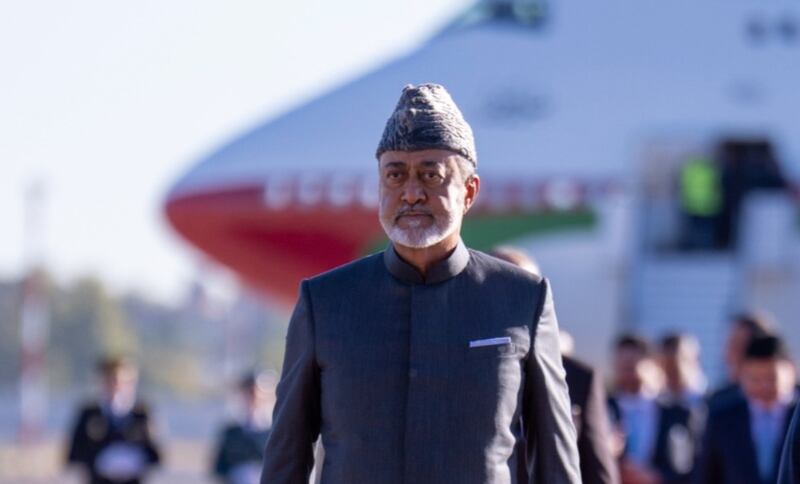 بالصور: جلالة السلطان يصل إلى مملكة إسبانيا 