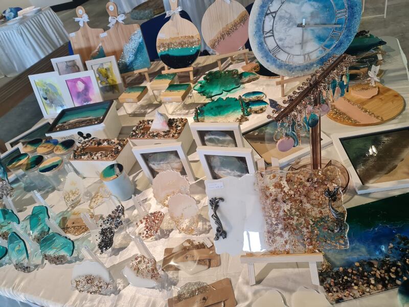 هل سمعت بفن الريزن؟ 6 فنانات عمانيات يفتتحن معرضًا للتعريف به