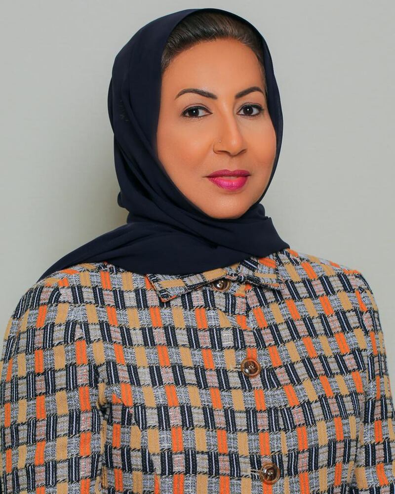 عمانيات يقدمن التهنئة بيوم المرأة العمانية