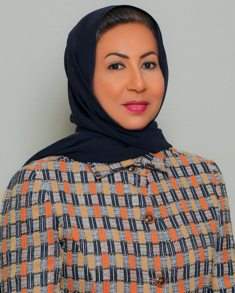 عمانيات يقدمن التهنئة بيوم المرأة العمانية