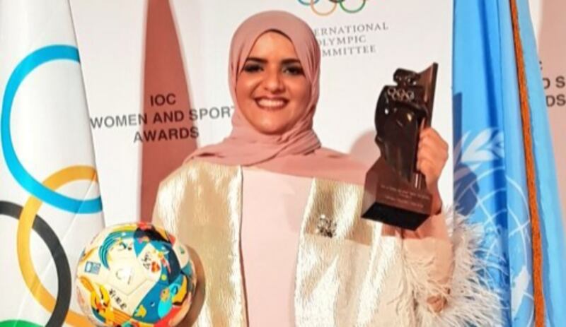 العُمانية التي تم تكريمها في الأمم المتحدة تؤكد: بحجابي ولبسي المحتشم أستطيع ممارسة نشاطاتي ورياضتي المفضلة