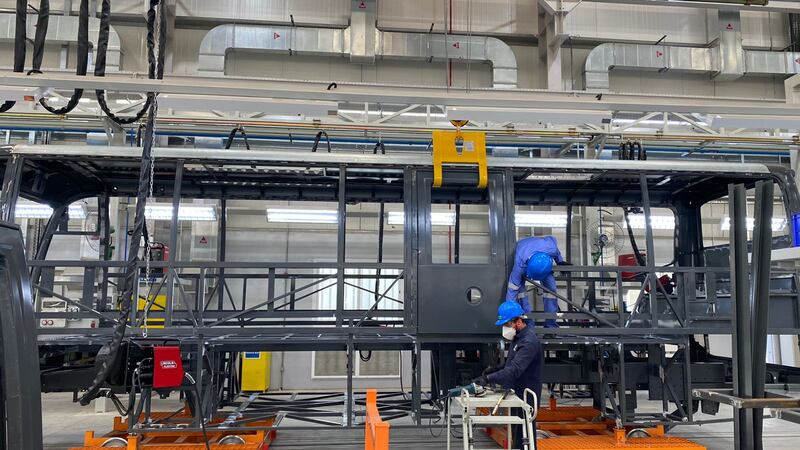 بالتعاون مع جهاز الاستثمار العماني: دراسة خيارات لإنتاج مركبات كهربائية