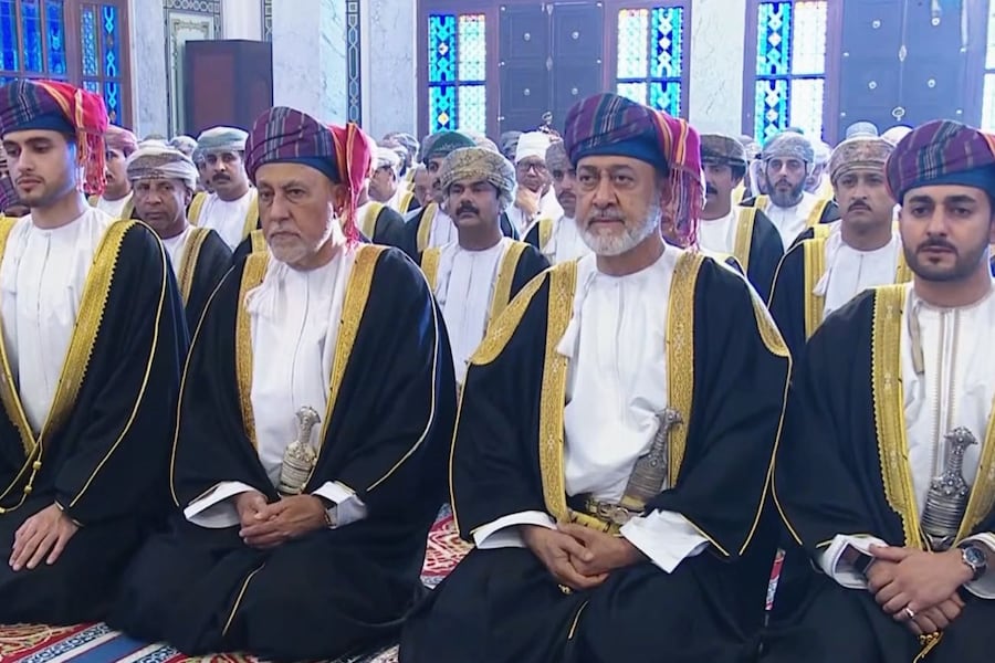 جلالة السلطان المعظم يؤدّي صلاة عيد الفطر السعيد