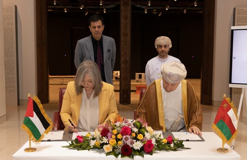 عبر اتفاقيتين: معرض عماني في فلسطين وركن خاص لها في المتحف الوطني