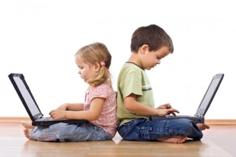 ذئاب تختبئ خلف أجهزة أطفالنا.. وحملة وطنية للتوعية بها