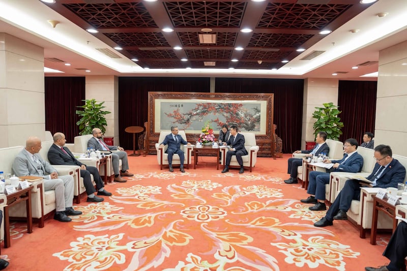 دعوة الشركات الصينية في صناعات الطاقة والمعادن للاستثمار في سلطنة عُمان