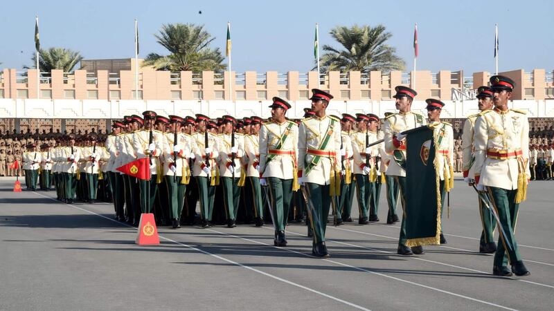 بالصور: سمو السيد ذي يزن يرعى تخريج دفعة جديدة من ضباط الجيش السلطاني العماني