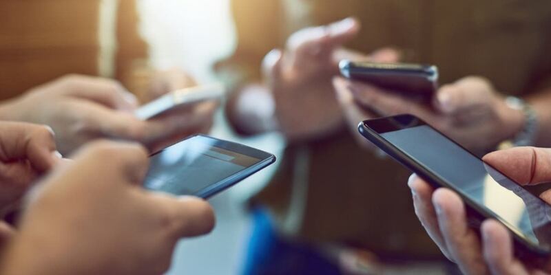 أكثر من 6 ملايين عدد اشتراكات الهواتف المتنقلة؛ فكم رقما لديك؟