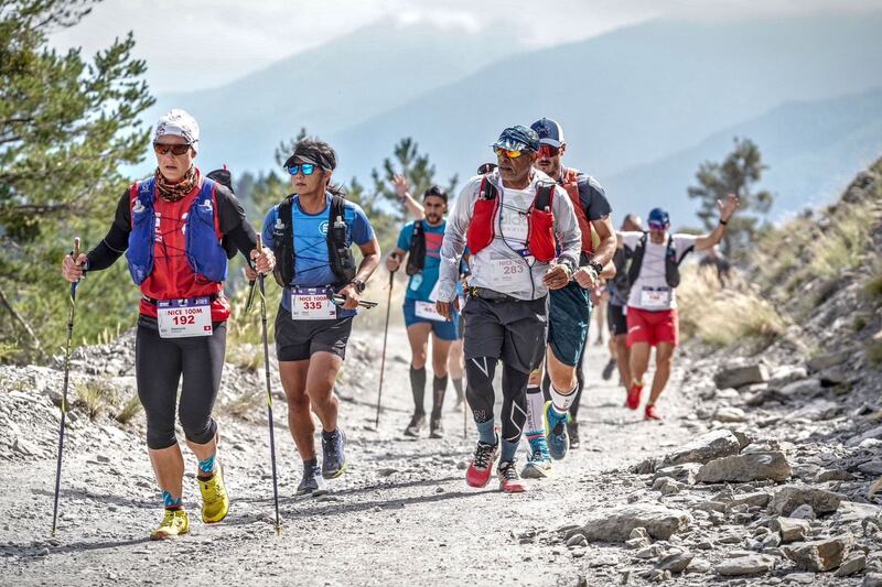 بالصور: عدّاء عماني عمره 64 عامًا يشارك في ماراثون بفرنسا