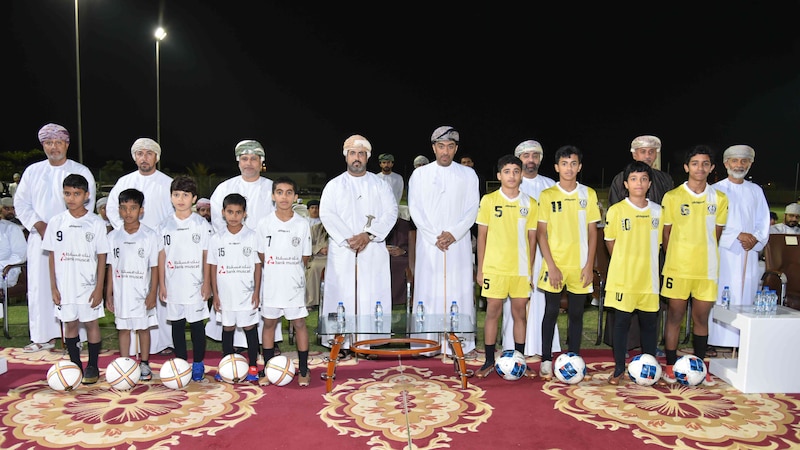 إدارة فريق الكفاح الرياضي بصحار تشيد بدور وأهمية برنامج ”الملاعب الخضراء“
