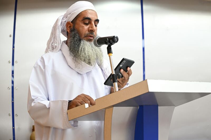 6 أوراق عمل في ندوة “آل حسين بن شوال ” بالنادي الثقافي